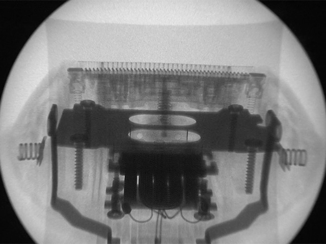 X ray shooting Electric razor behavior