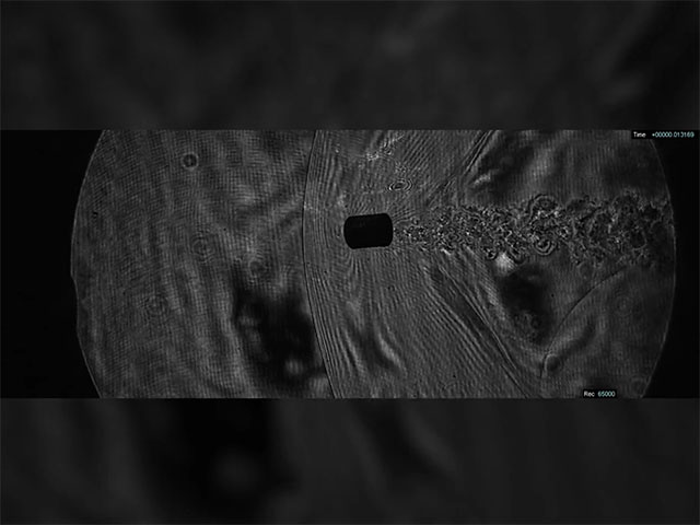 High-speed flying objects with a two-stage gas gun (Phase Doppler Interferometer:PDI)